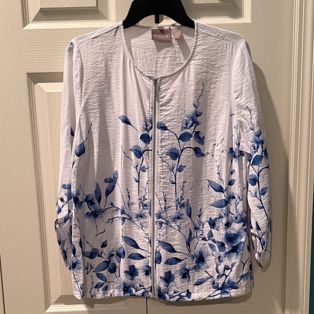 % NWT Chico's White/Blue Floral Jacket (M)